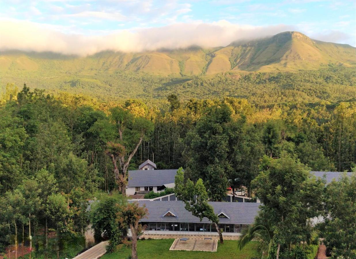 The Blossom Resort - Chikmagalūr Exteriör bild